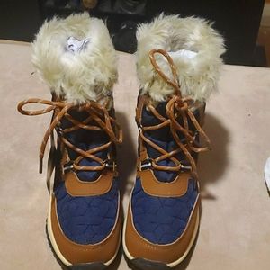 Bearpaw winter girl boots size 4